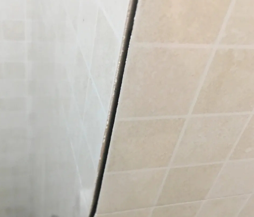 昌黎瓷砖空鼓维修公司分享阳台瓷砖脱落的修复过程可以分为以下几个步骤