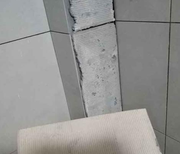 昌黎瓷砖空鼓维修公司分享下厨房瓷砖脱落的补救措施。